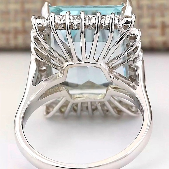 Large Aquamarine-Crystal Party Ring - Picture 5 of 6